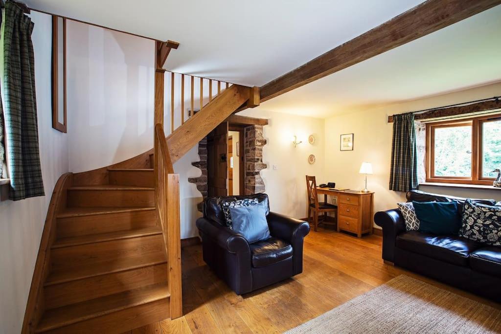 Cabalva Mill Cottage - Very Private And With Views Over The River Wye Clifford Екстериор снимка